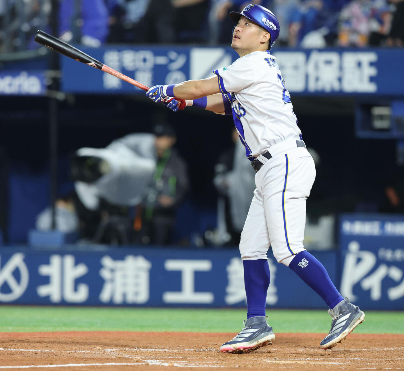 DeNA対ソフトバンク　8回裏DeNA1死一、二塁、筒香嘉智は左越えに逆転となる3点本塁打を放つ（撮影・梅根麻紀）