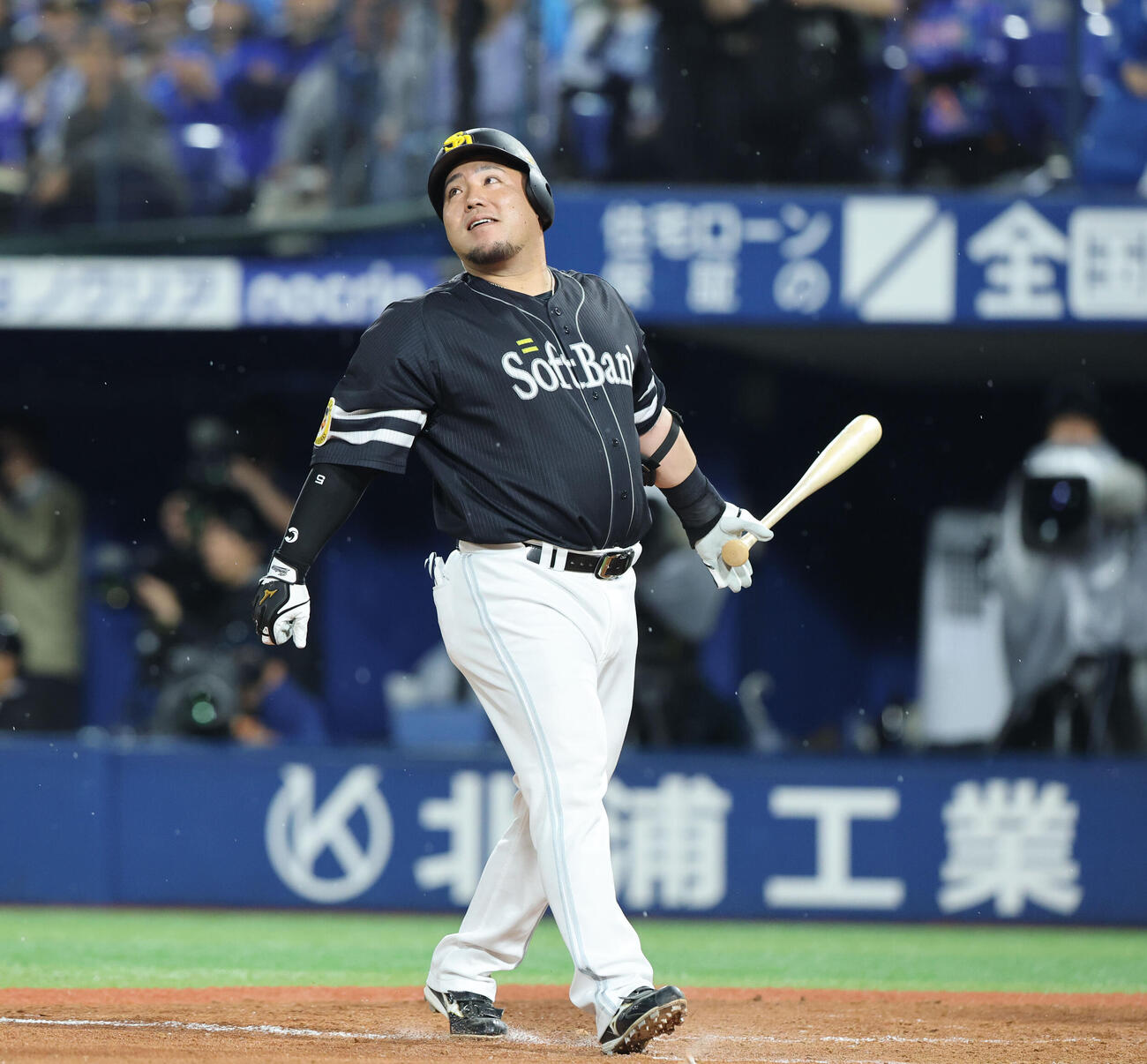 DeNA対ソフトバンク　9回表ソフトバンク1死、山川穂高は左越えに同点本塁打を放つ（撮影・梅根麻紀）
