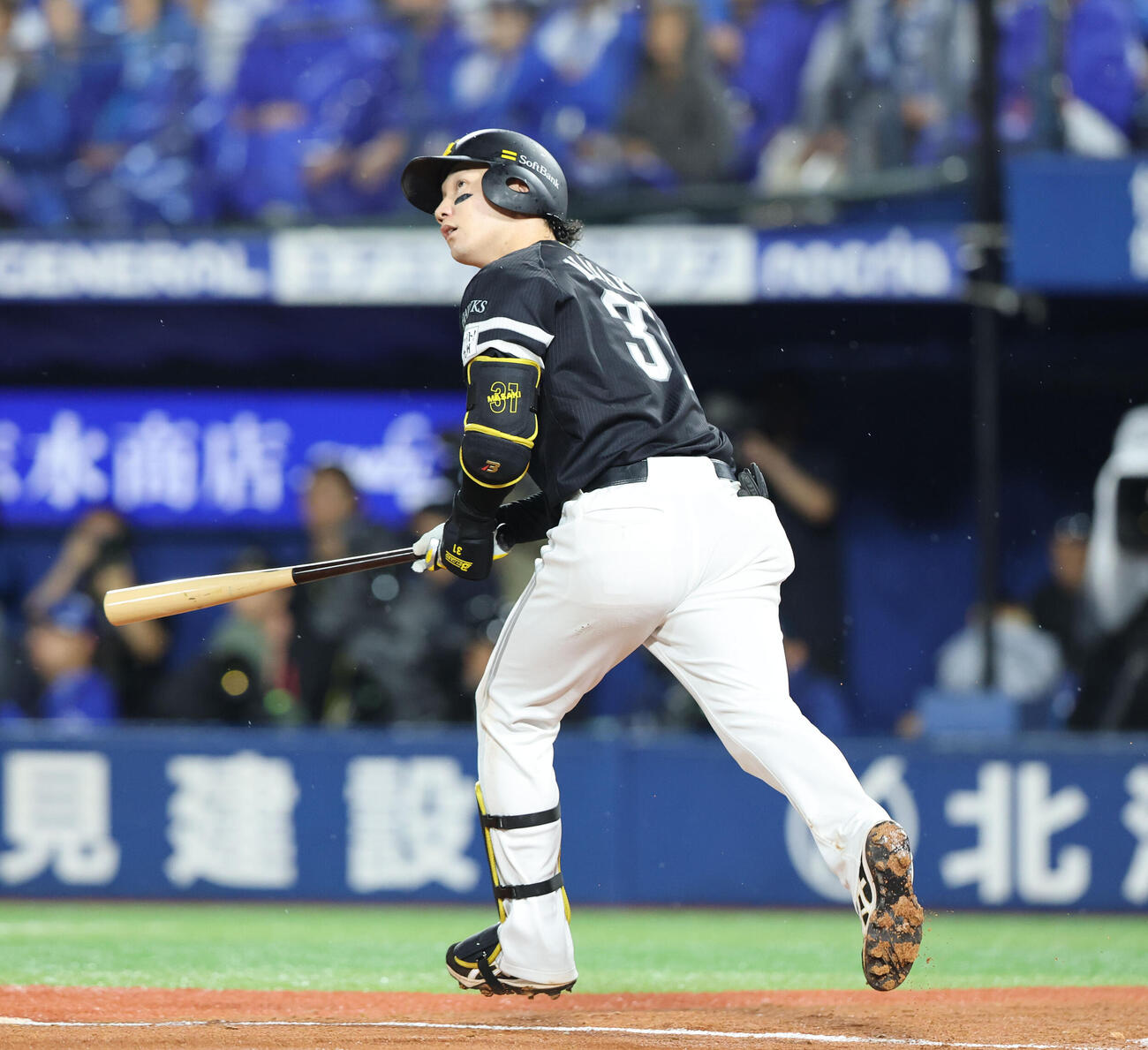 DeNA対ソフトバンク　3回表ソフトバンク1死、正木智也は左越えに先制本塁打を放つ（撮影・梅根麻紀）
