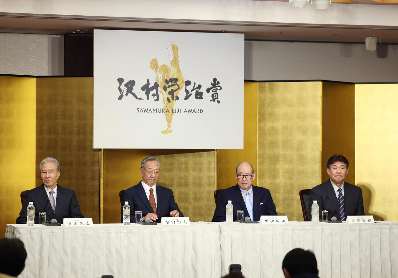 2026年沢村賞選考結果記者発表に登壇した左から山田久志氏、堀内恒夫氏、平松政次氏、斎藤雅樹氏（撮影・増田悦実）
