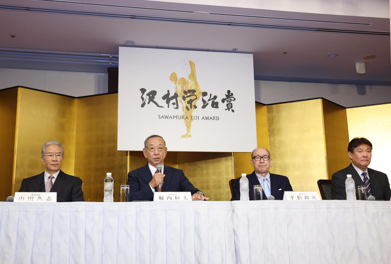 2026年沢村賞選考結果記者発表に登壇した左から山田久志氏、堀内恒夫氏、平松政次氏、斎藤雅樹氏（撮影・増田悦実）