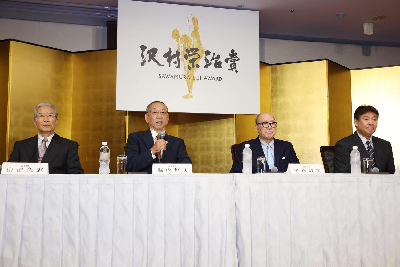 2026年沢村賞選考結果記者発表に登壇した左から山田久志氏、堀内恒夫氏、平松政次氏、斎藤雅樹氏（撮影・増田悦実）