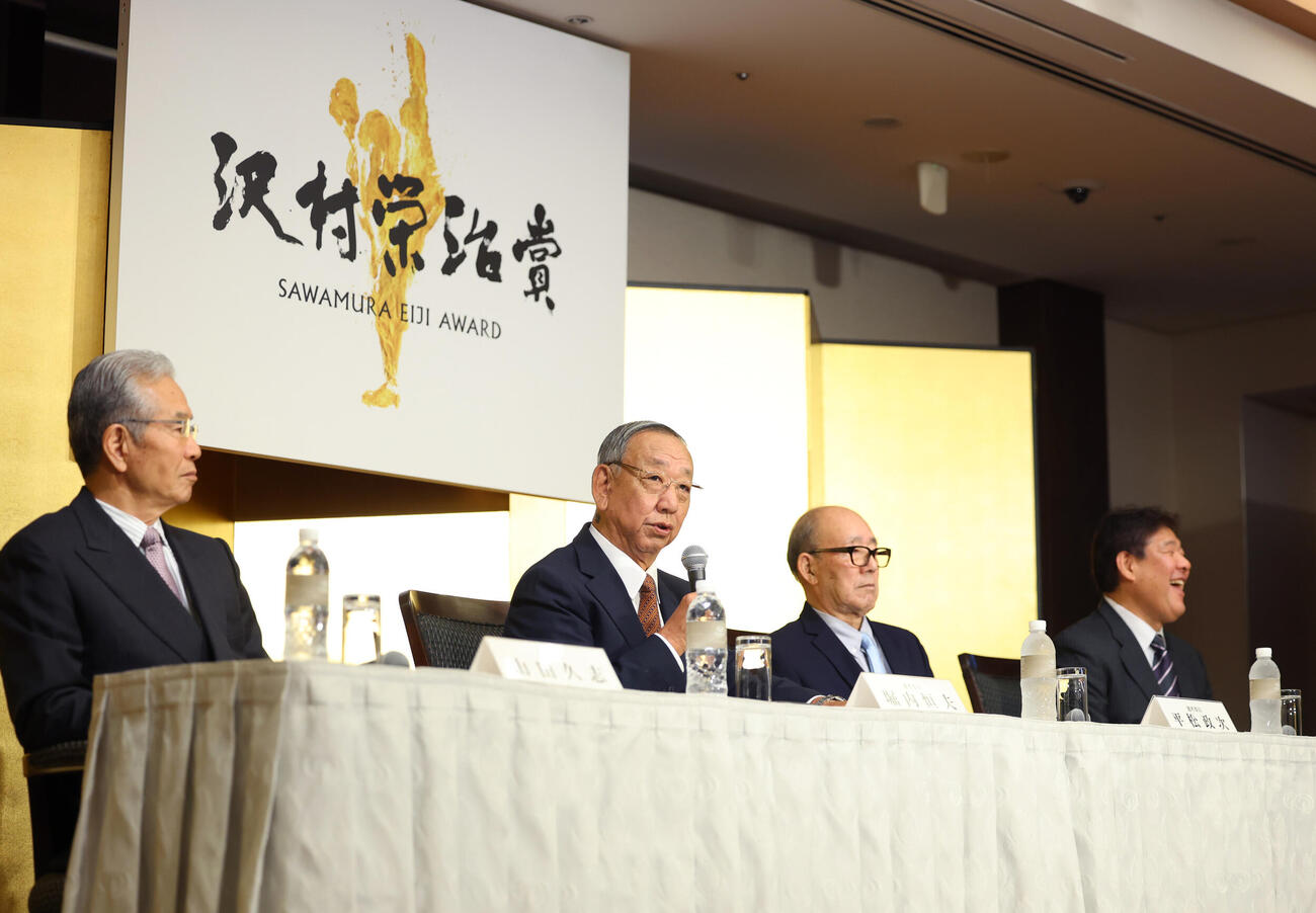 2026年沢村賞選考結果記者発表に登壇した左から山田久志氏、堀内恒夫氏、平松政次氏、斎藤雅樹氏（撮影・増田悦実）