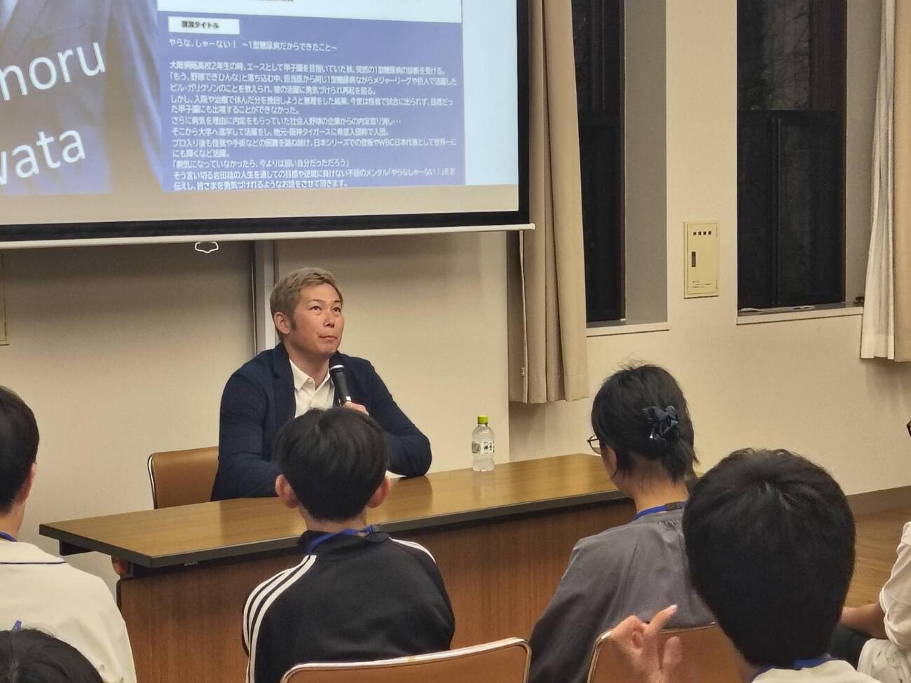 阪神近本が理事を務める一般社団法人「LINK UP」らが行う「一歩踏み出す勇気　未来につなぐプロジェクト」に参加した阪神岩田稔コミュニティアンバサダー（撮影・林英樹）