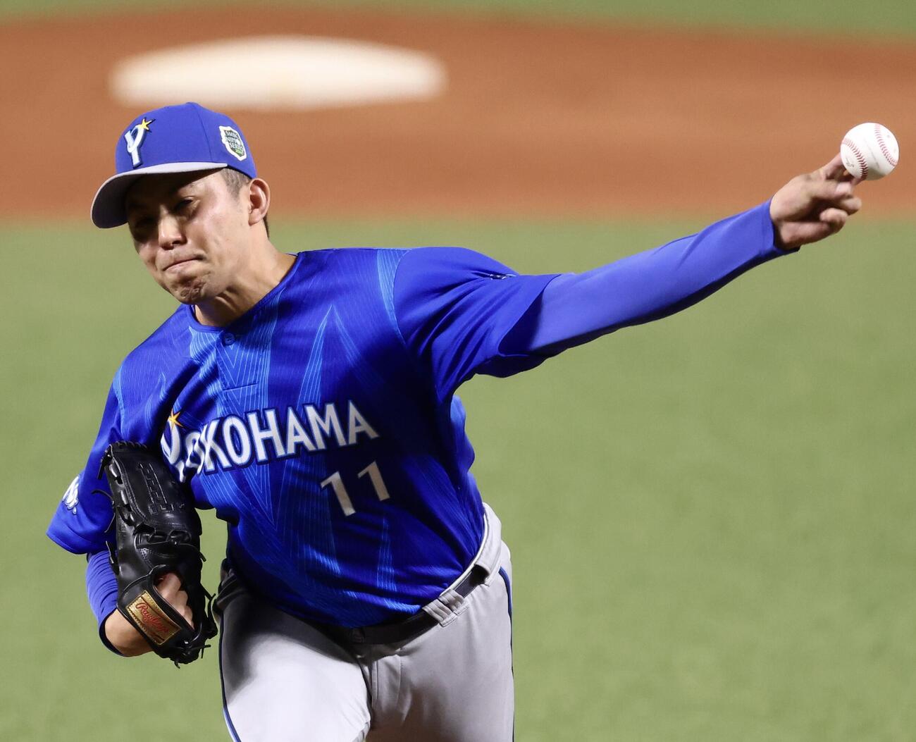 ソフトバンク対DeNA 2回裏、力投するDeNA東克樹（撮影・河田真司）