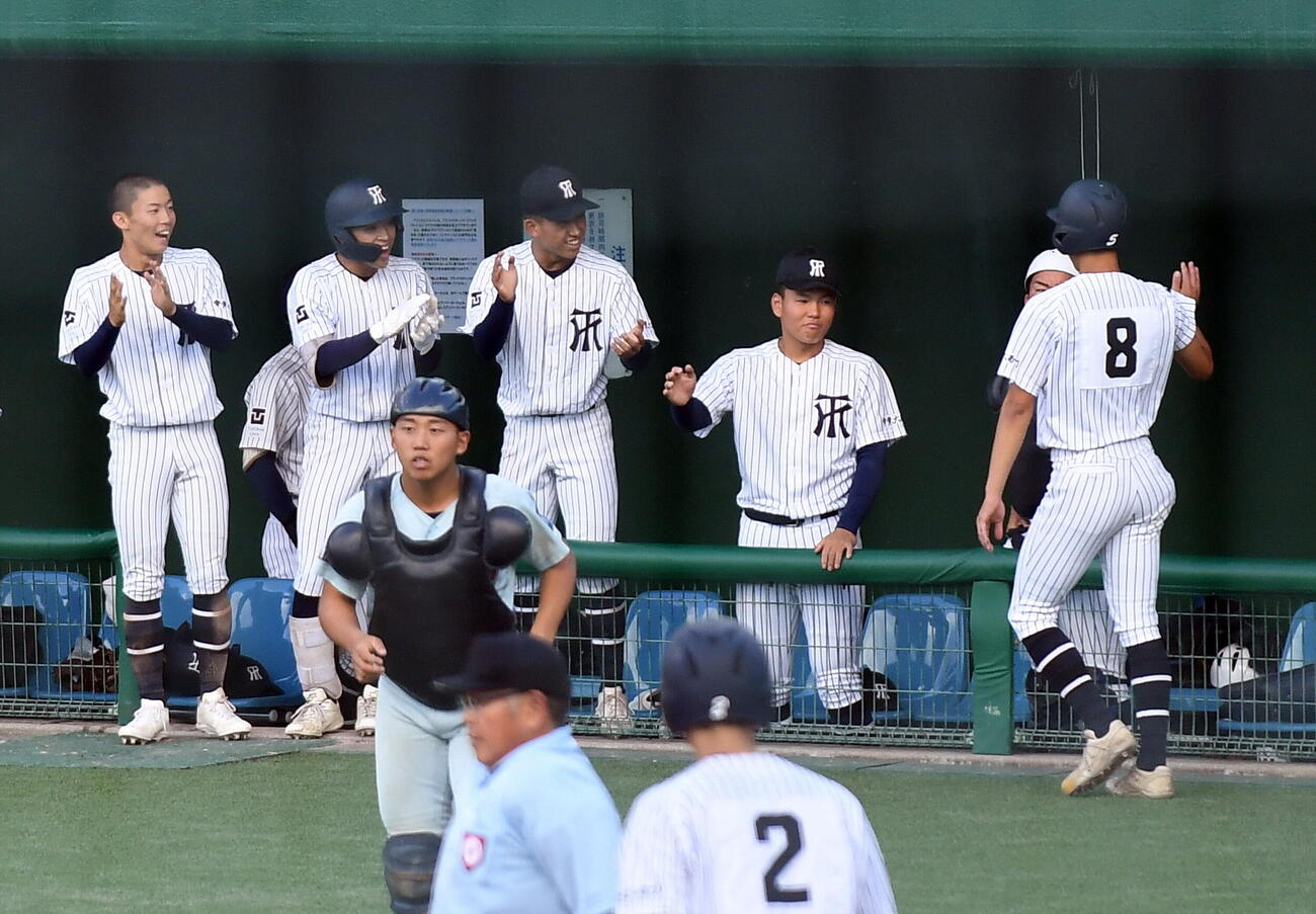 近大高専対常葉大菊川　7回に勝ち越し、盛り上がる常葉大菊川ベンチ