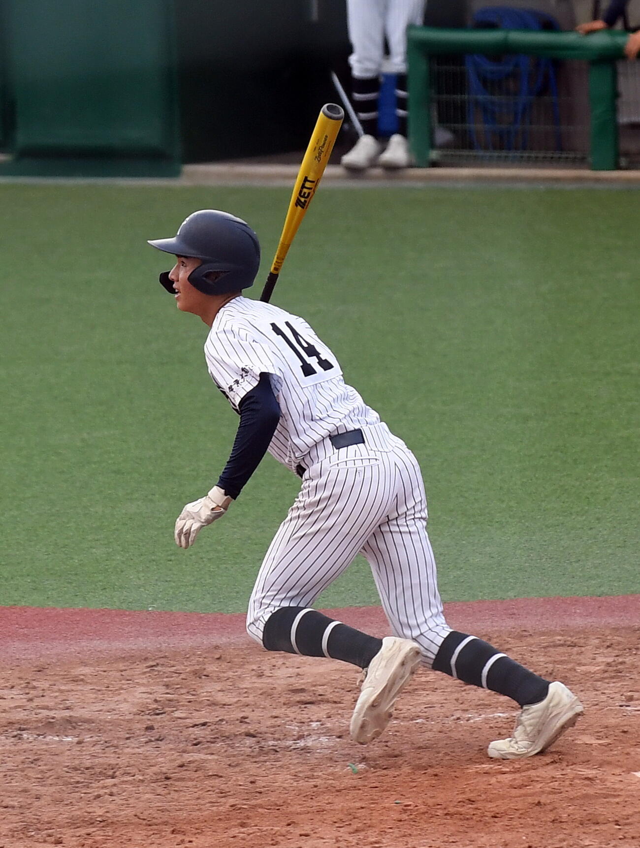 近大高専対常葉大菊川　8回裏常葉大菊川2死二、三塁、中越え2点適時三塁打を放つ大畑