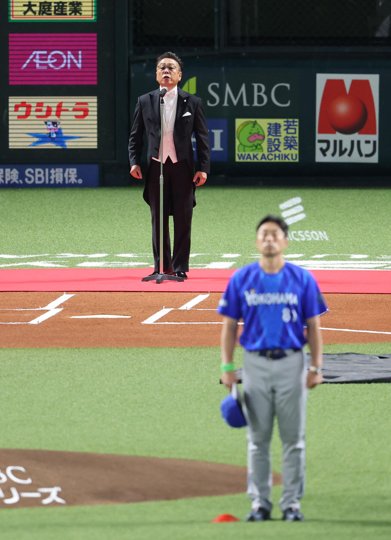 ソフトバンク対DeNA　君が代を独唱するテノール歌手の榛葉昌寛（撮影・梅根麻紀）