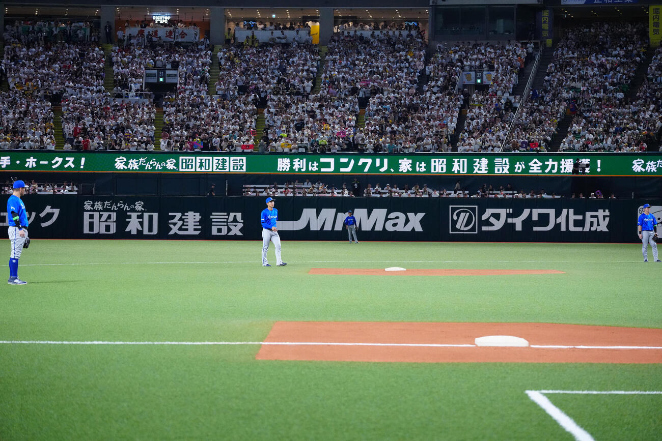 ソフトバンク対DeNA 6回裏ソフトバンク1死一塁、打者柳田悠岐の時の内野シフト（撮影・江口和貴）