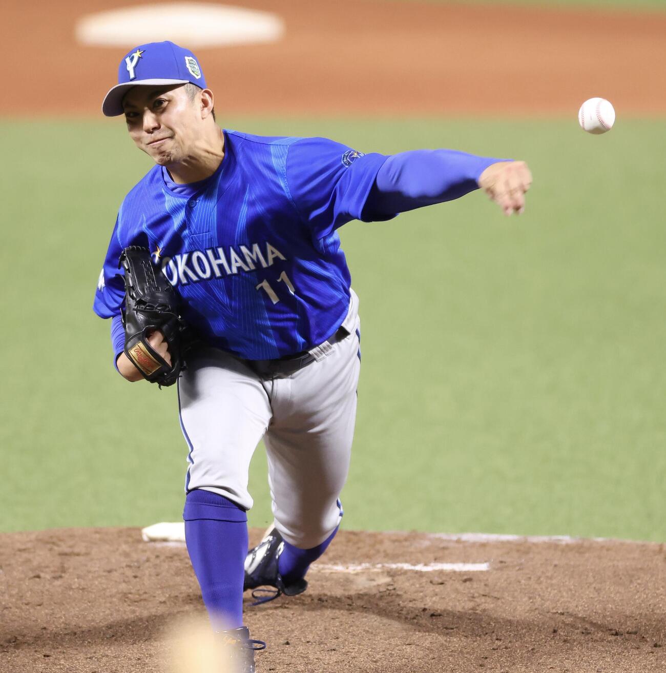 ソフトバンク対DeNA　先発登板で力投するDeNA東克樹（撮影・河田真司）
