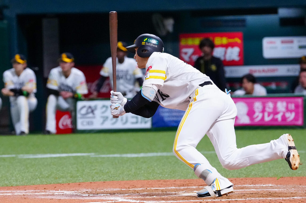 ソフトバンク対DeNA 7回裏ソフトバンク1死一塁、投直に倒れた代打山本祐大（撮影・江口和貴）