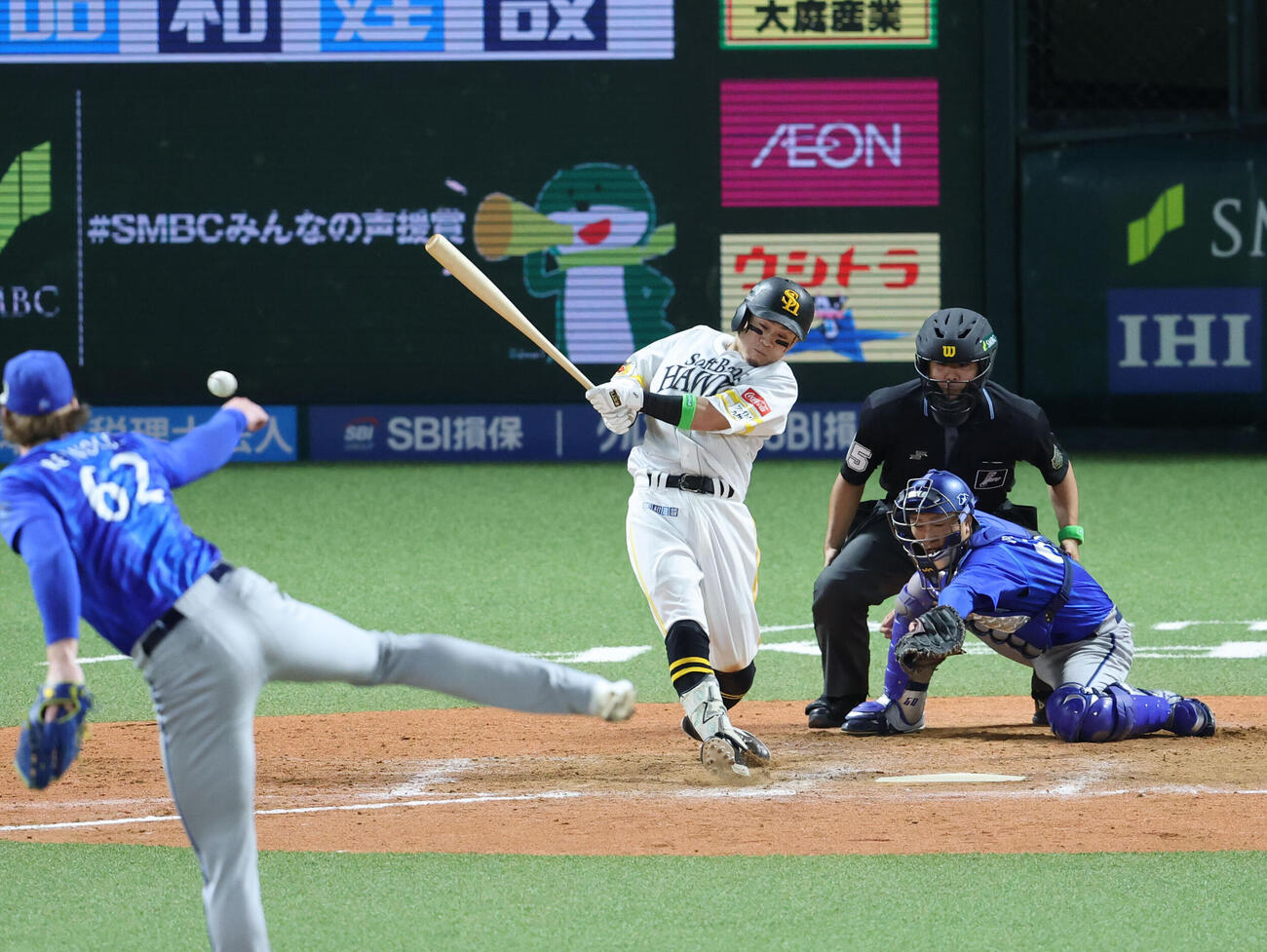 ソフトバンク対DeNA 9回裏ソフトバンク2死二塁、牧原大成は右前に同点適時打を放つ（撮影・梅根麻紀）