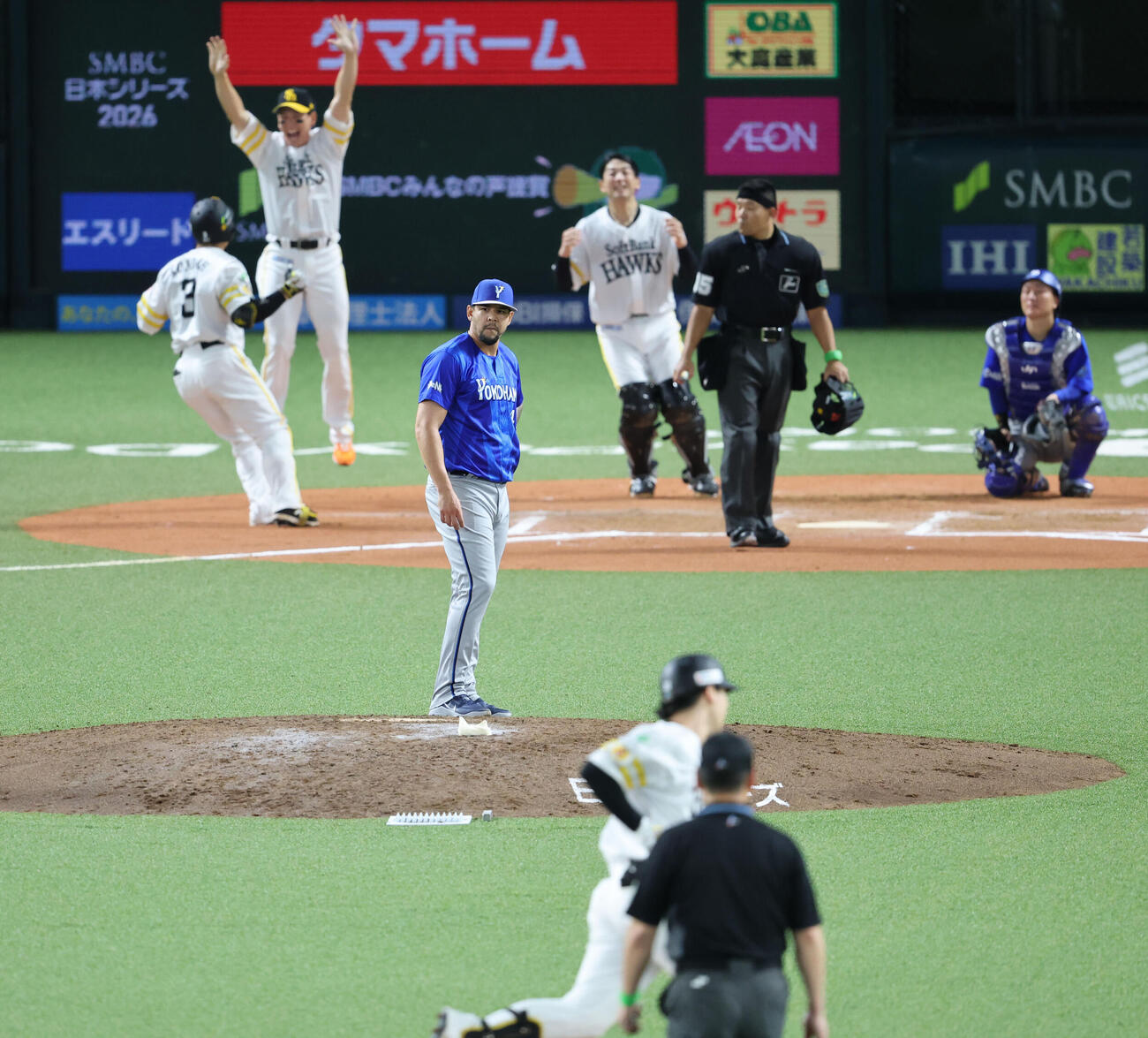 ソフトバンク対DeNA 10回裏ソフトバンク1死、正木智也に左越えサヨナラ本塁打を浴びたルイーズ（撮影・梅根麻紀）