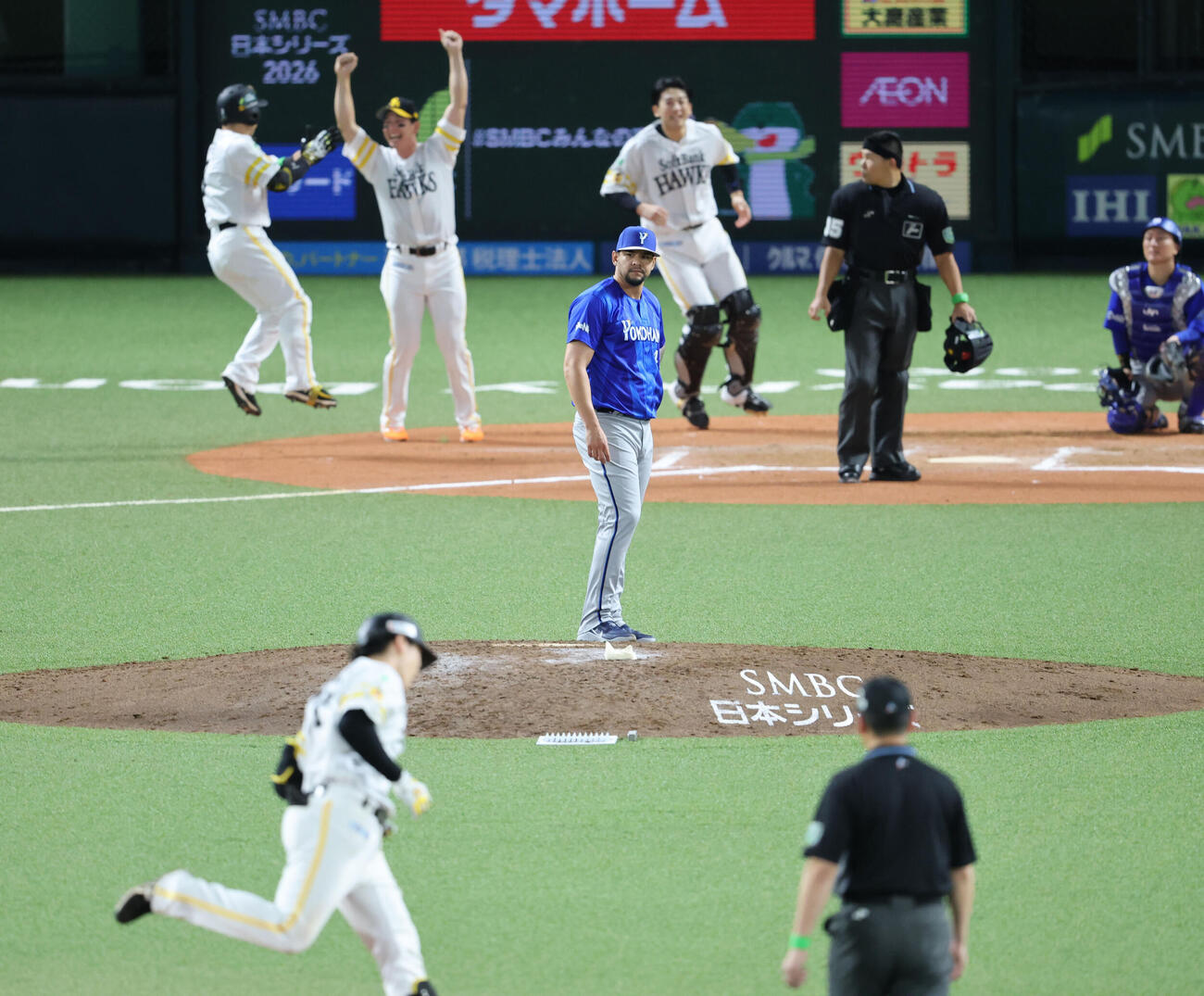 ソフトバンク対DeNA 10回裏ソフトバンク1死、正木智也に左越えサヨナラ本塁打を浴びたルイーズ（撮影・梅根麻紀）