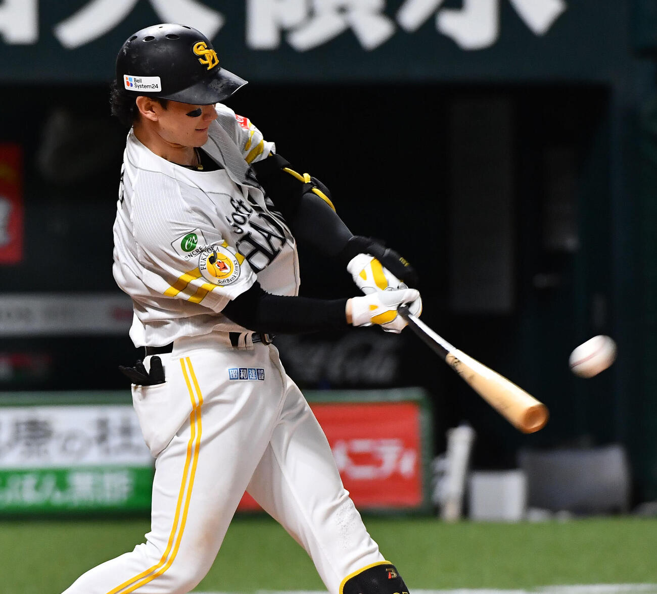 ソフトバンク対DeNA 10回裏ソフトバンク1死、正木智也は左越えにサヨナラ本塁打を放つ（撮影・岩下翔太）