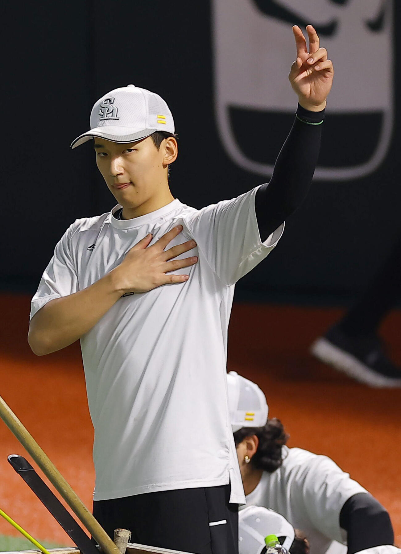 ソフトバンク対DeNA　調整する前田悠伍（撮影・上田博志）