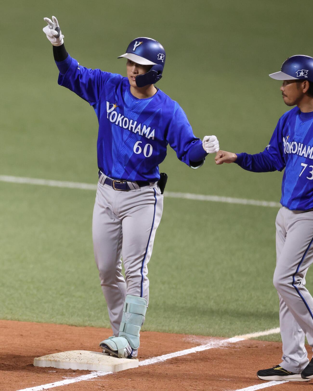 ソフトバンク対DeNA 3回表DeNA無死、中前打で出塁する古市尊（撮影・河田真司）