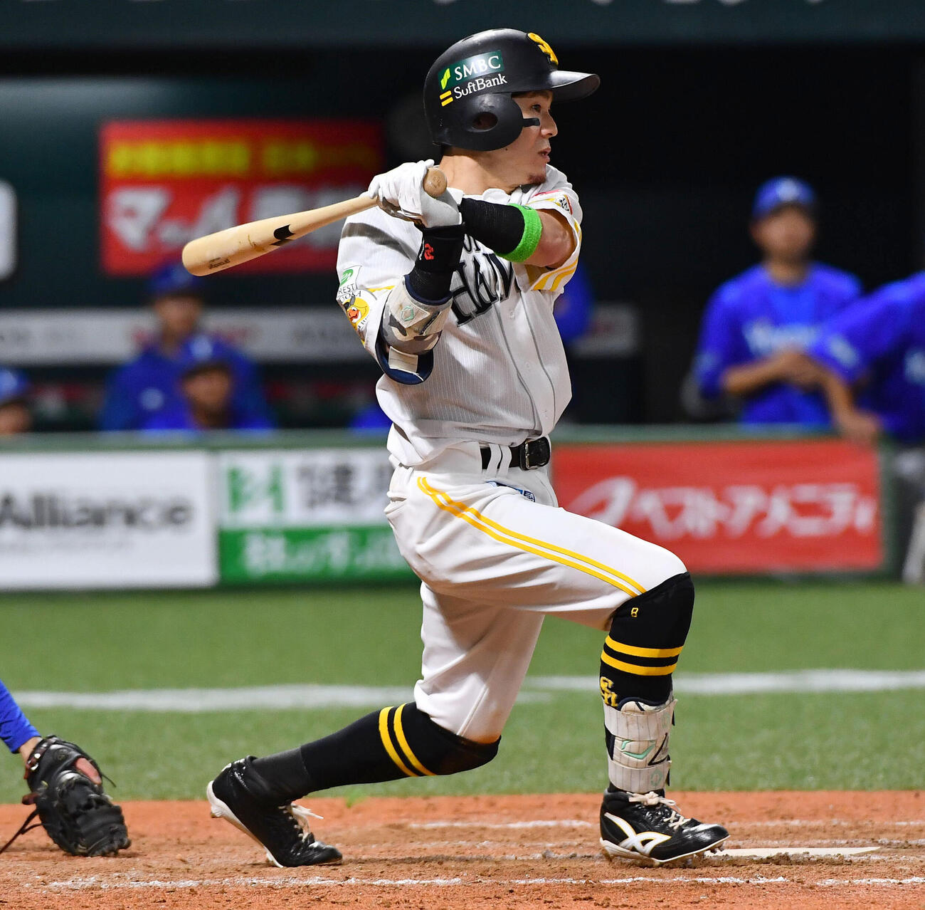 ソフトバンク対DeNA 9回裏ソフトバンク2死二塁、牧原大成は右前へ同点適時打を放つ（撮影・岩下翔太）
