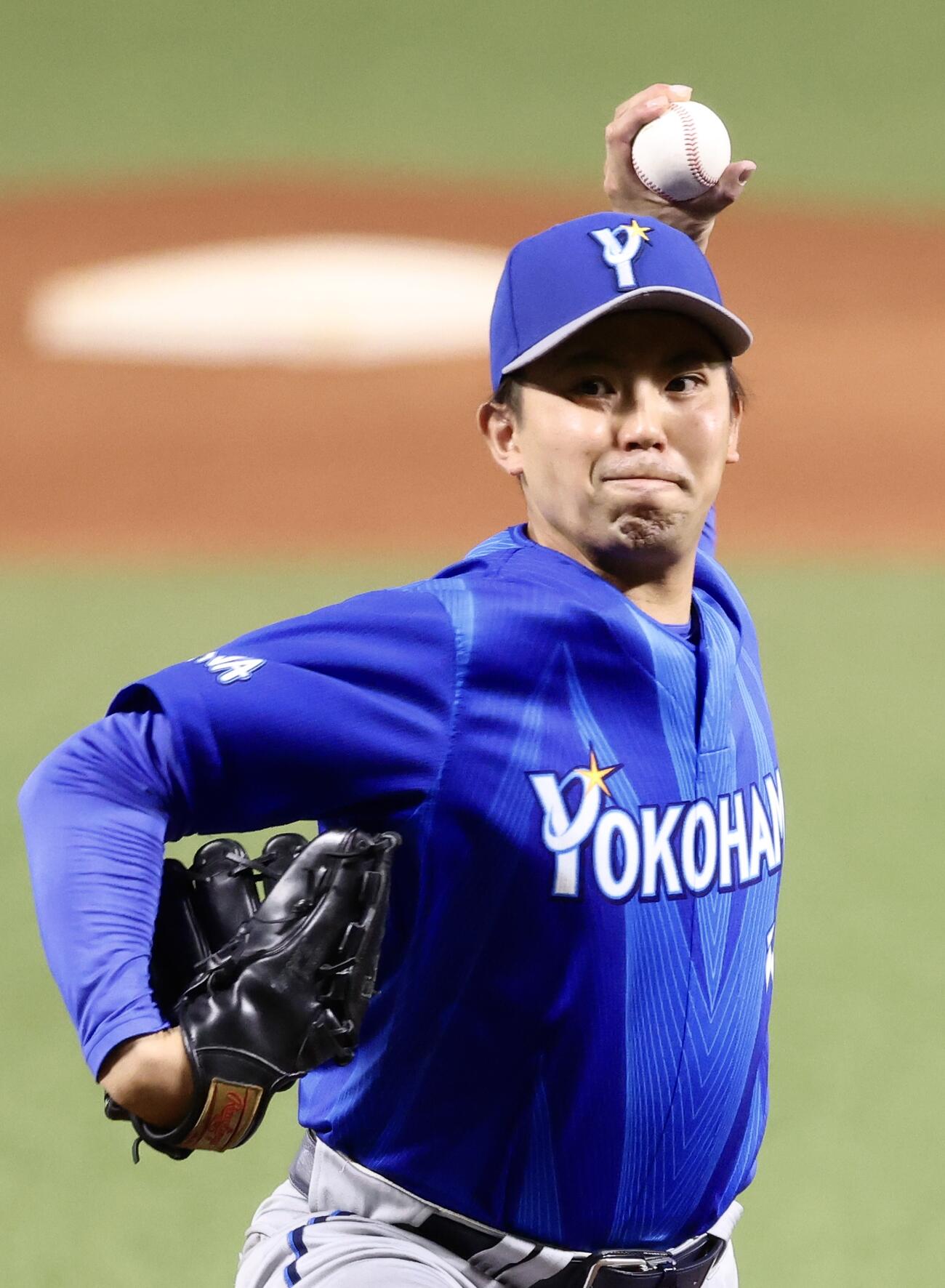 ソフトバンク対DeNA　先発登板で力投するDeNA東克樹（撮影・河田真司）