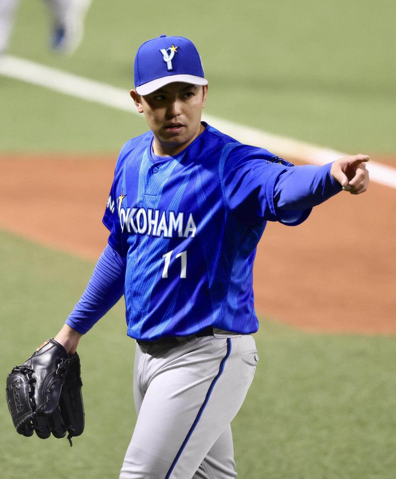 ソフトバンク対DeNA 4回裏ソフトバンク1死一塁、山川穂高を併殺に抑える東克樹（撮影・河田真司）