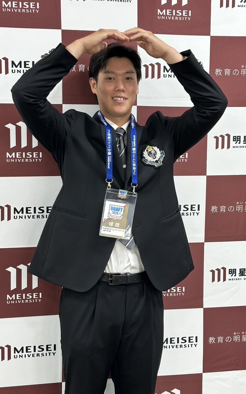 「マル・モリポーズ」を披露する明星大・加藤宇