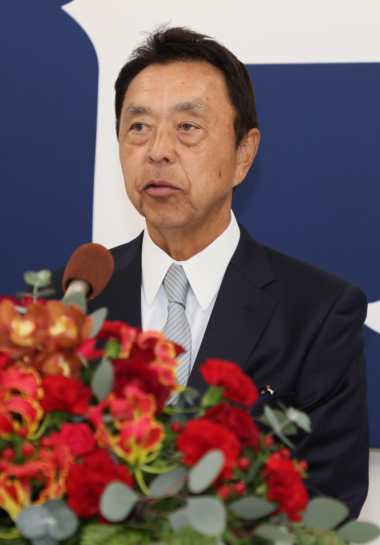 広島の球団副本部長就任が決まり会見する小川淳司氏（撮影・加藤孝規）