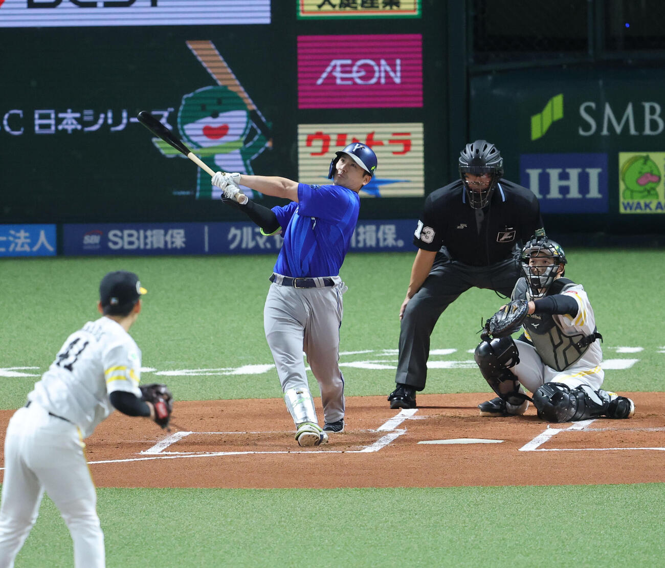 ソフトバンク対DeNA 1回表DeNA1死一塁、佐野恵太は右越えに先制2点本塁打を放つ（撮影・梅根麻紀）
