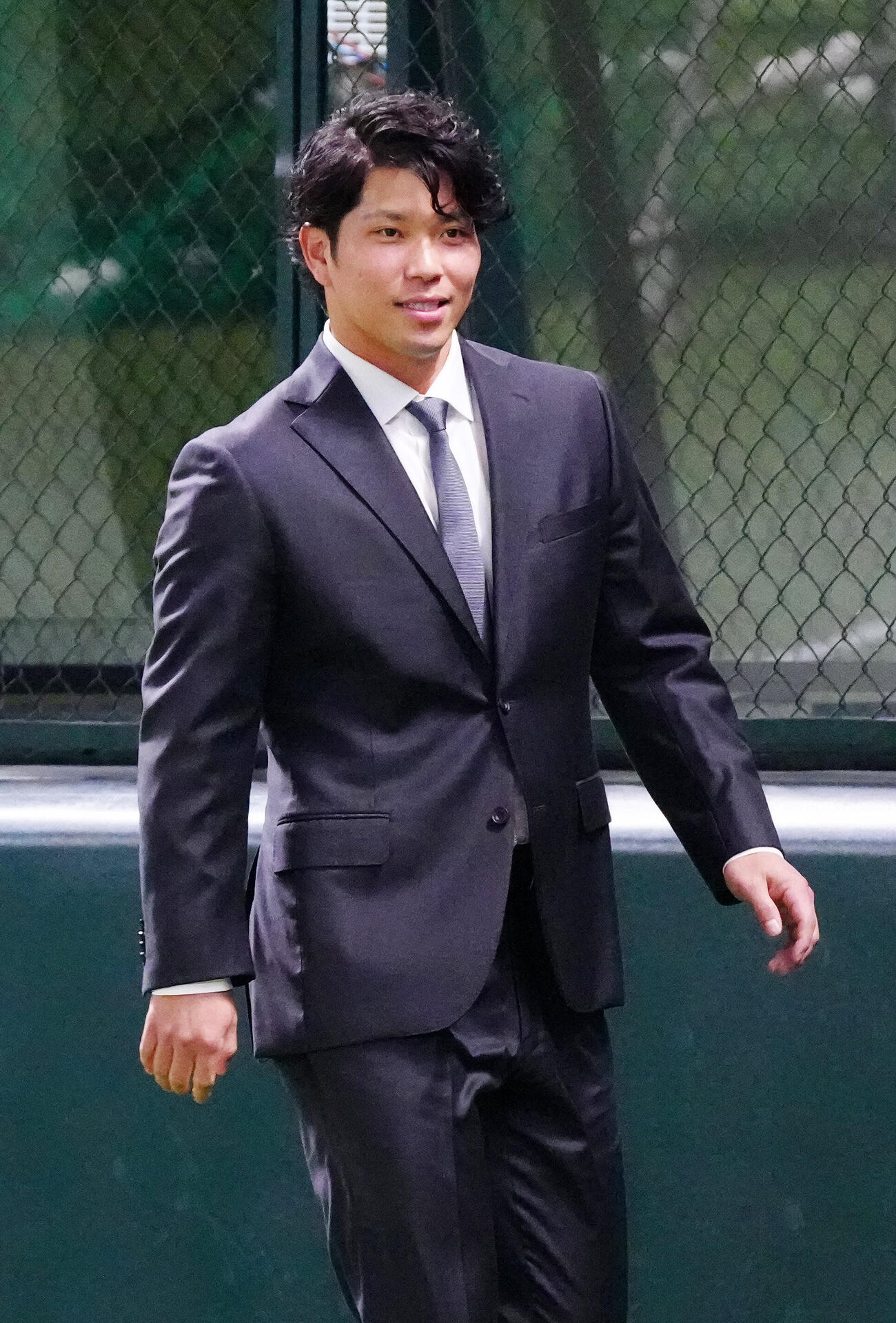 ソフトバンク対DeNA　テレビ中継にゲスト出演する巨人大城卓三（撮影・江口和貴）