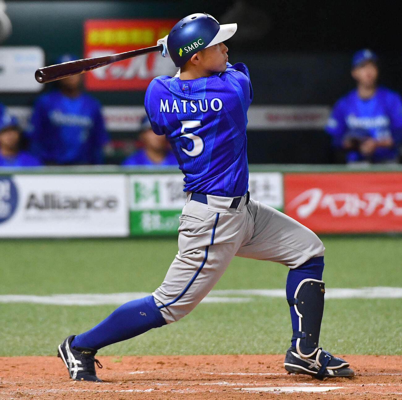 ソフトバンク対DeNA 4回表DeNA2死、松尾汐恩は二塁打を放つ（撮影・岩下翔太）