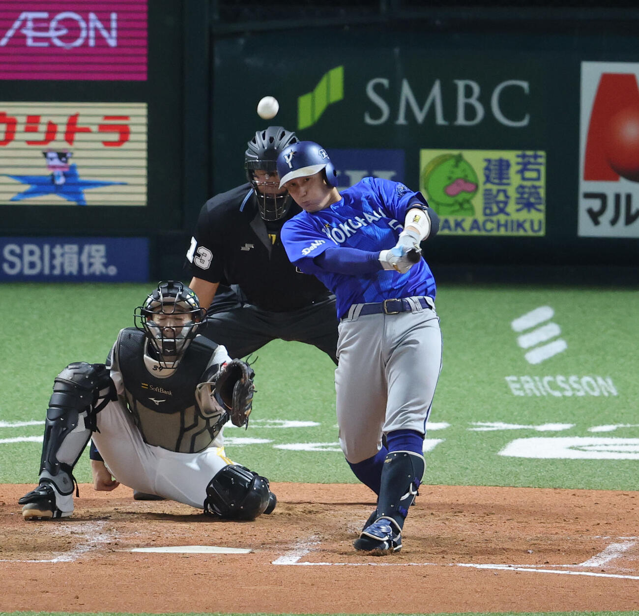 ソフトバンク対DeNA 4回表DeNA2死、松尾汐恩は中越え二塁打を放つ（撮影・梅根麻紀）