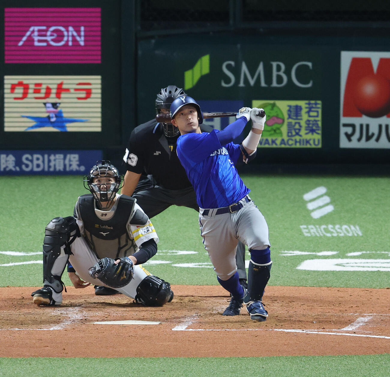 ソフトバンク対DeNA 4回表DeNA2死、松尾汐恩は中越え二塁打を放つ（撮影・梅根麻紀）