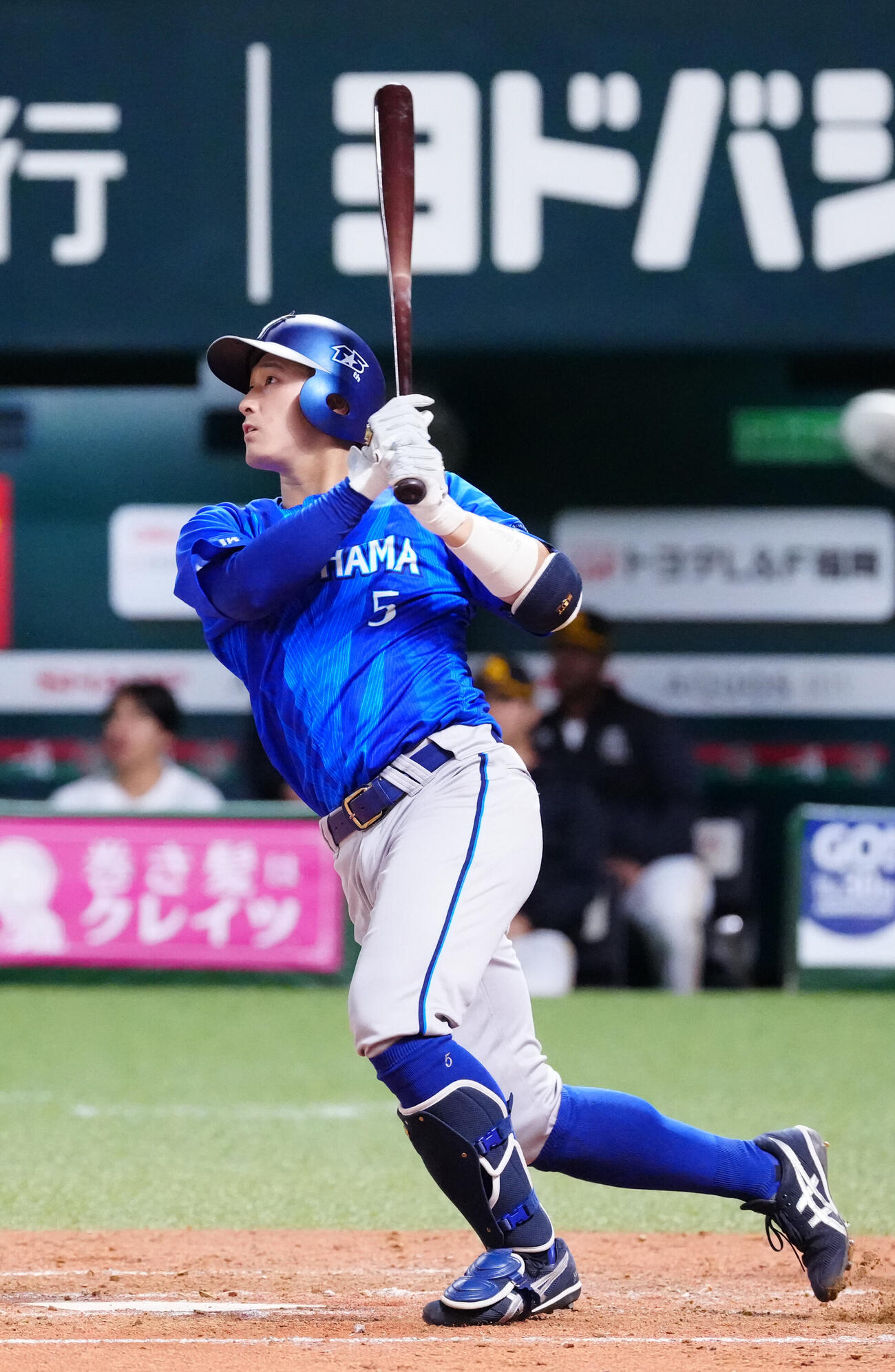 ソフトバンク対DeNA 4回表DeNA2死、二塁打を放つ松尾汐恩（撮影・江口和貴）