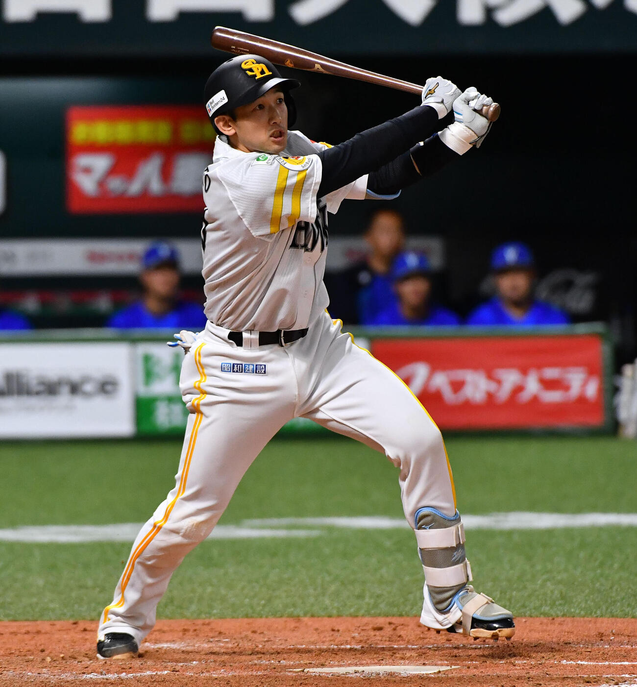 ソフトバンク対DeNA 4回裏ソフトバンク2死一、二塁、山本祐大は同点に追いつく2点適時三塁打を放つ（撮影・岩下翔太）