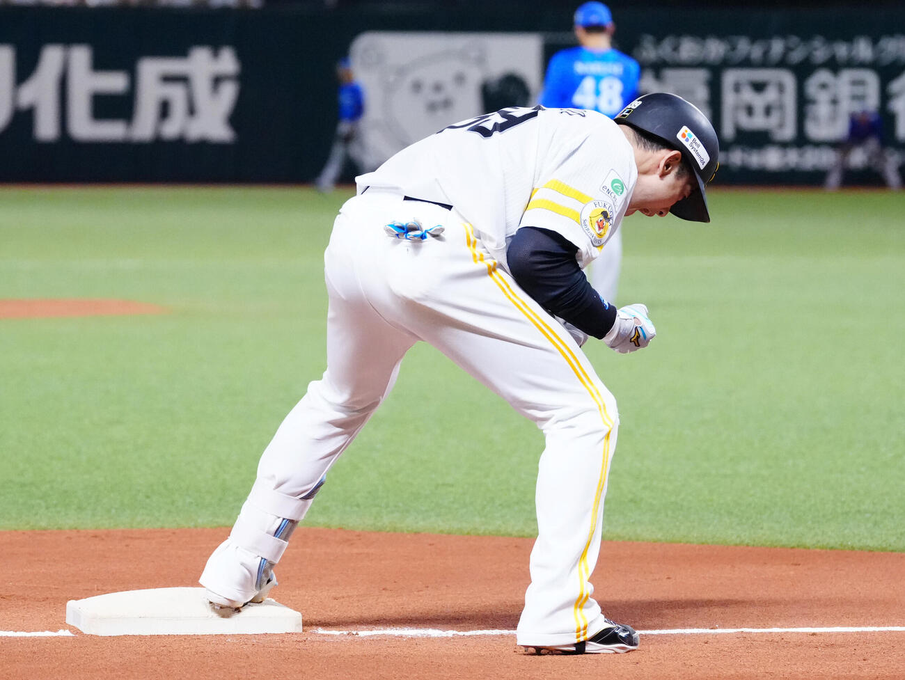 ソフトバンク対DeNA 4回裏ソフトバンク2死一、二塁、2点適時三塁打を放った山本祐大（撮影・江口和貴）