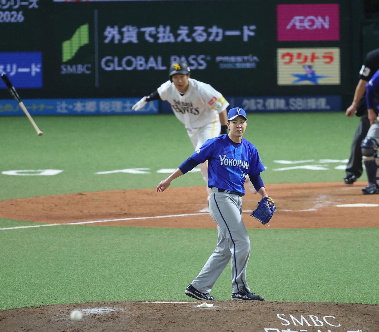 ソフトバンク対DeNA 4回裏ソフトバンク2死三塁、柳田悠岐に勝ち越しとなる中前適時打を浴びた平良拳太郎（撮影・梅根麻紀）