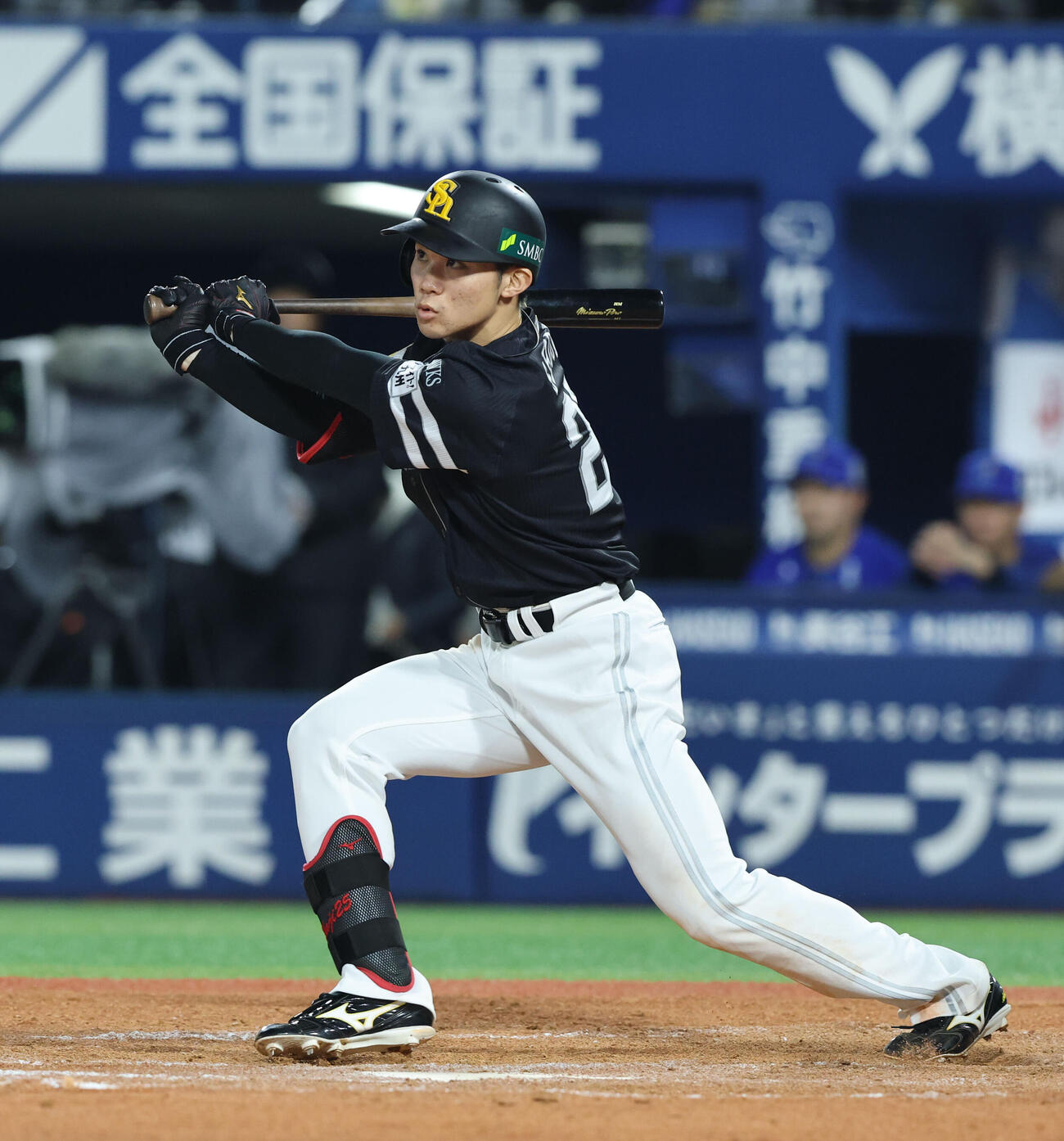 第1戦11回、勝ち越しとなる適時二塁打を放つソフトバンク庄子雄大（2026年10月撮影）