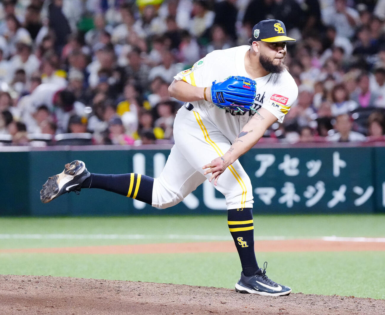 ソフトバンク対DeNA　ソフトバンク3番手のダーウィンゾン・ヘルナンデス（撮影・江口和貴）