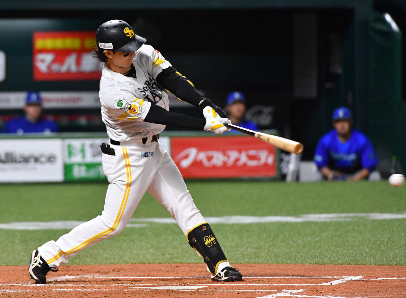 ソフトバンク対DeNA 1回裏ソフトバンク無死、正木智也は左前安打を放つ（撮影・岩下翔太）