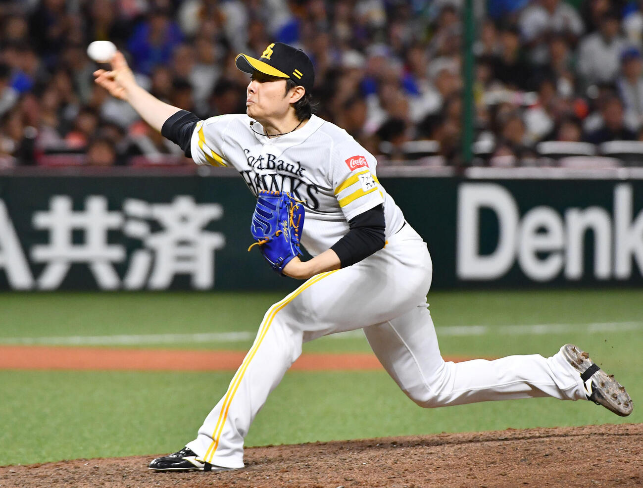 ソフトバンク対DeNA 8回表から登板した、ソフトバンク5番手の松本裕樹（撮影・岩下翔太）