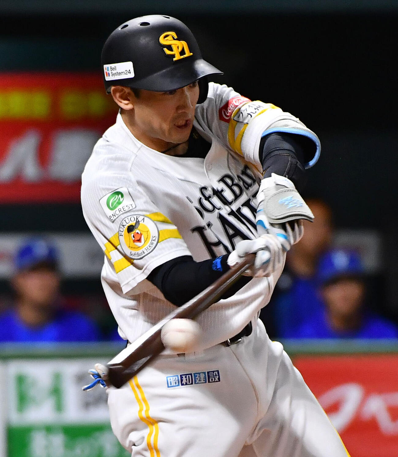 ソフトバンク対DeNA 4回裏ソフトバンク2死一、二塁、山本祐大は同点に追いつく2点適時三塁打を放つ（撮影・岩下翔太）