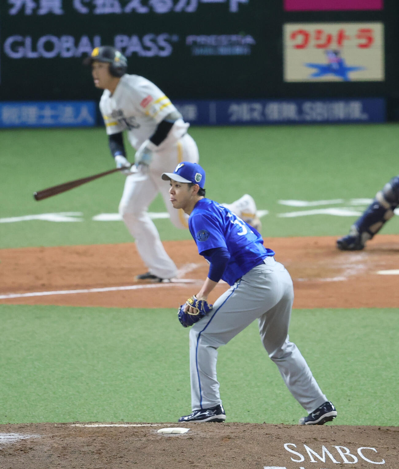 ソフトバンク対DeNA 4回裏ソフトバンク2死一、二塁、山本祐大に右越え同点2点適時三塁打を浴びた平良拳太郎（撮影・梅根麻紀）