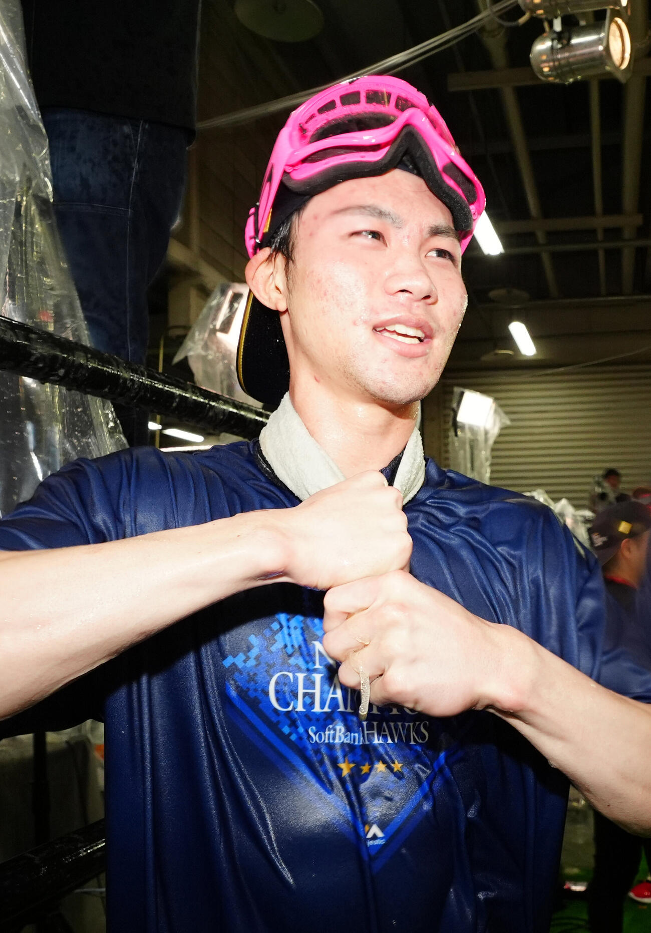 祝勝会に臨むソフトバンク庄子雄大（撮影・江口和貴）