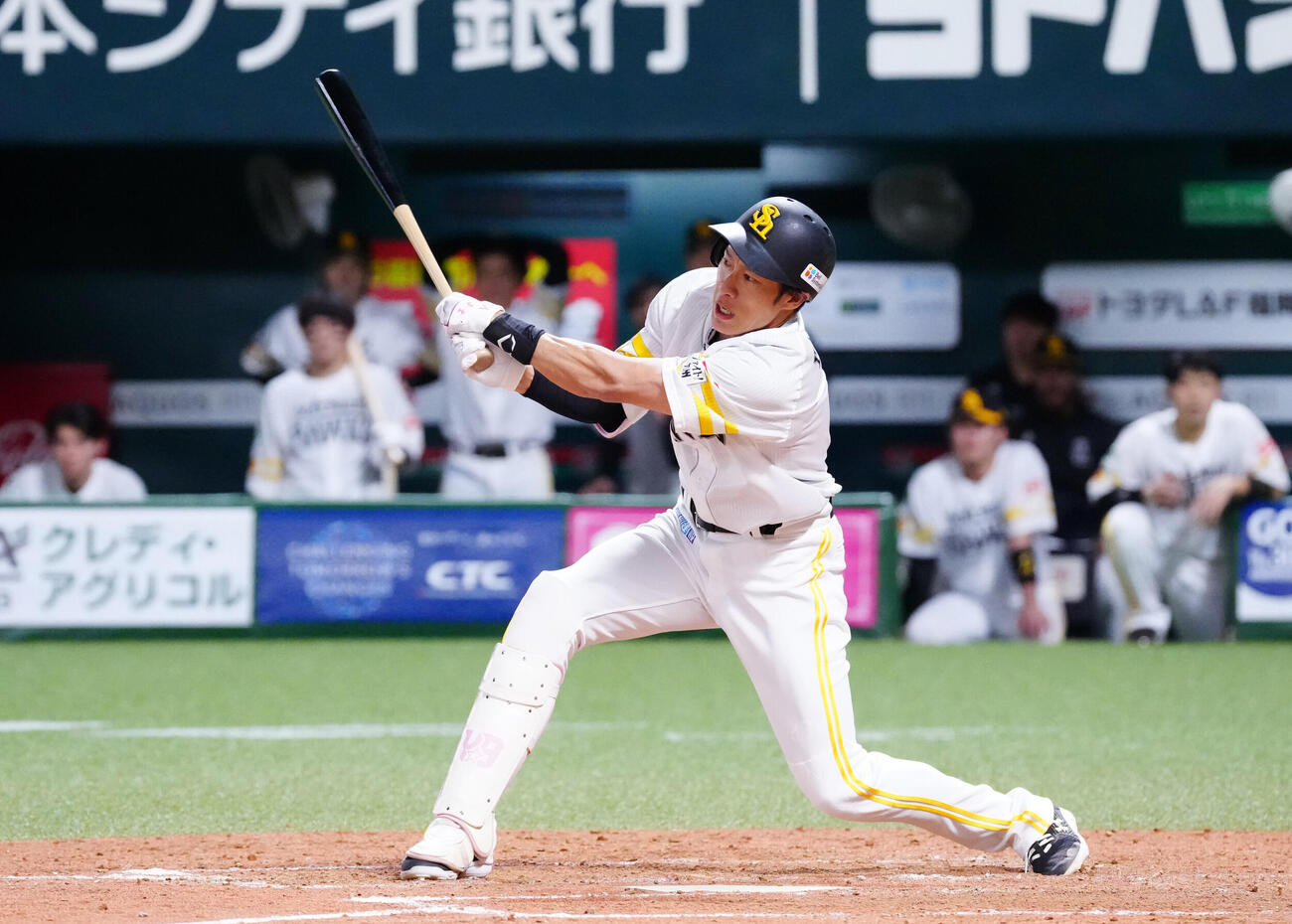 ソフトバンク対DeNA 4回裏ソフトバンク2死三塁、適時打を放つ柳田悠岐（撮影・江口和貴）