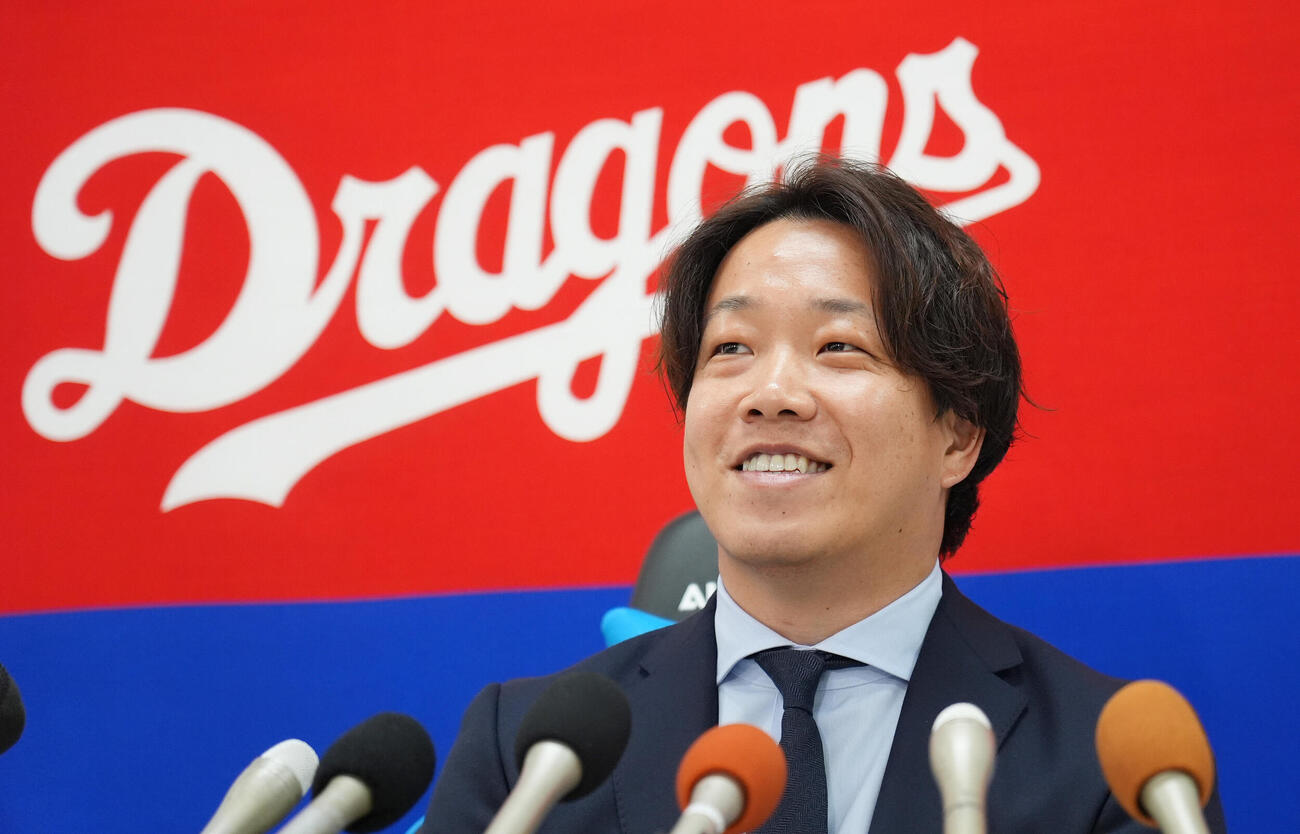 契約交渉を終え会見する柳裕也（撮影・森本幸一）