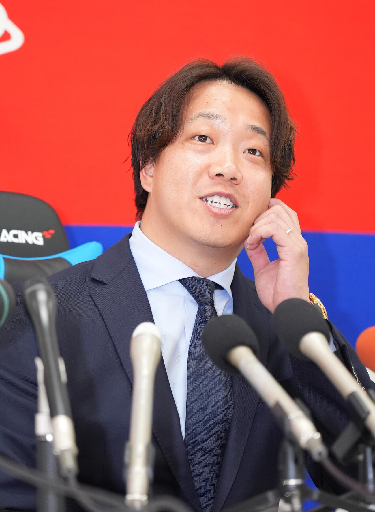 契約交渉を終え会見する柳裕也（撮影・森本幸一）