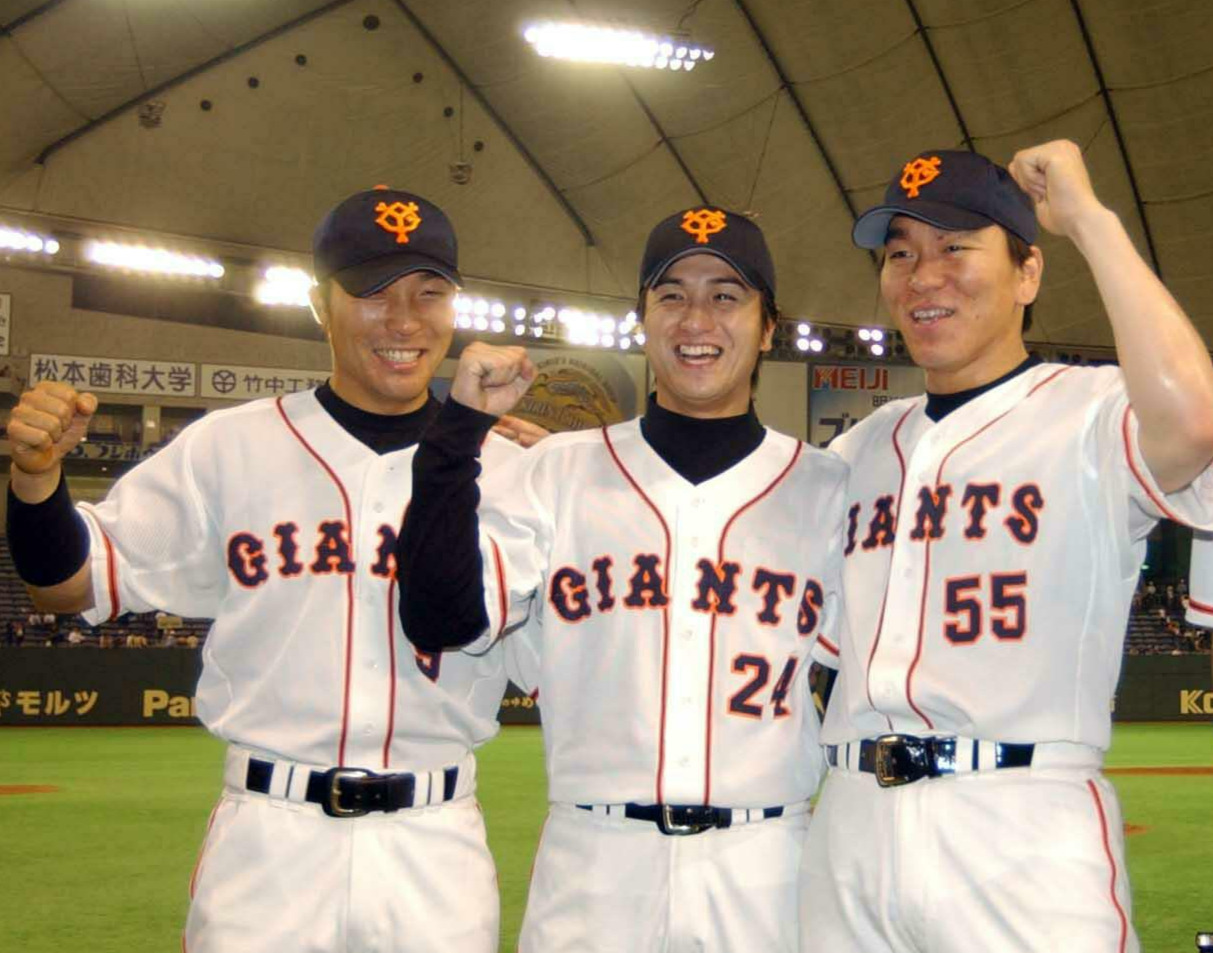 お立ち台で笑顔の左から清水隆行氏、高橋由伸氏、松井秀喜氏（2002年撮影）