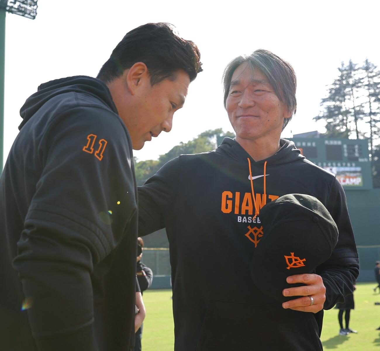 秋季キャンプ初日　巨人松井秀喜監督にあいさつする田中将大