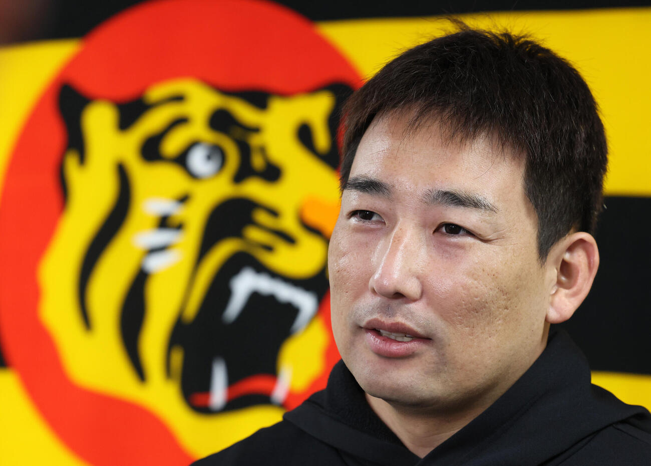 阪神岩崎優は会見を行い、海外FA権を行使せず残留すると発表した（撮影・加藤哉）