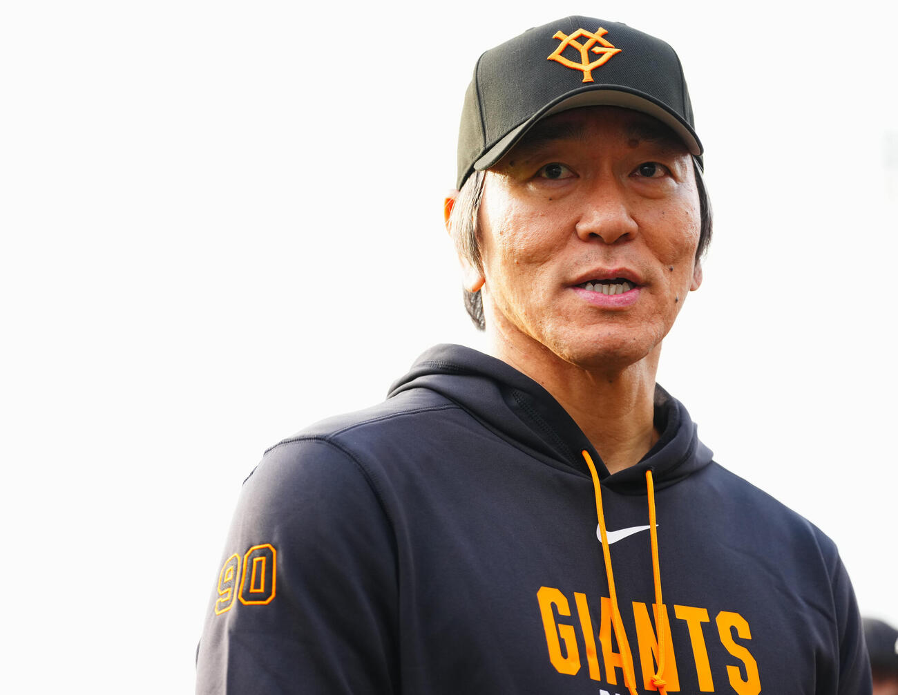 囲み取材を行う巨人松井秀喜監督（撮影・垰建太）