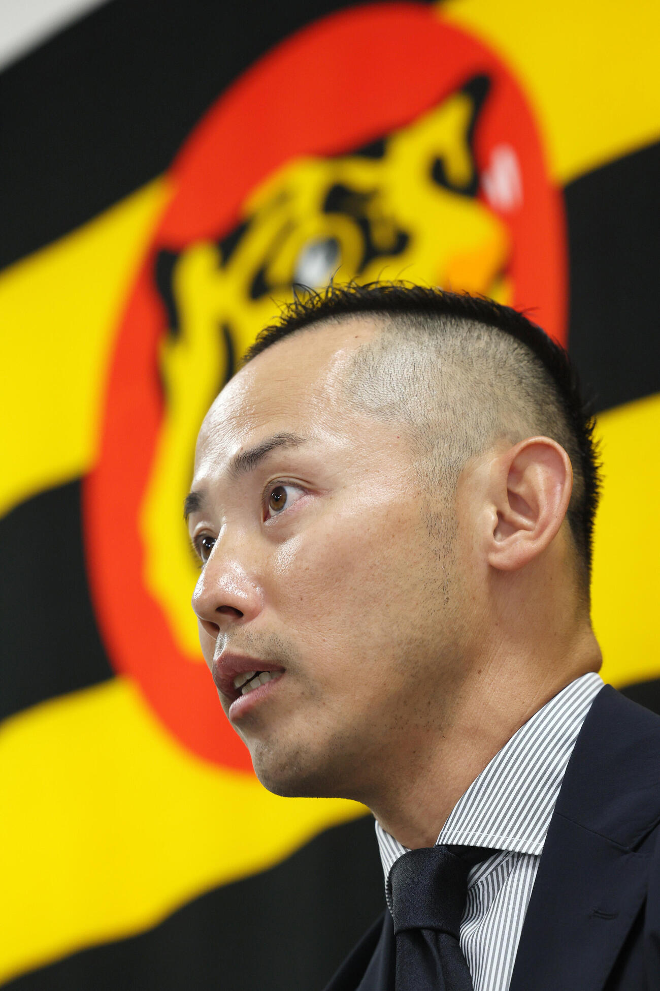 就任会見を行い抱負などを語る阪神矢野謙次1軍打撃チーフコーチ（撮影・加藤哉）